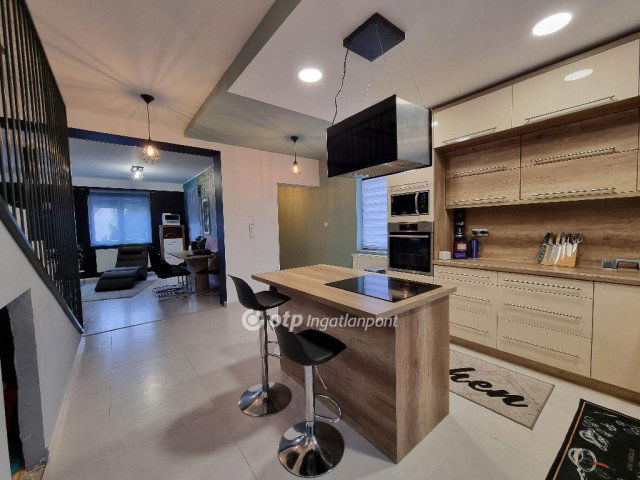 Eladó családi ház, Nyárádon 79.9 M Ft, 2+2 szobás