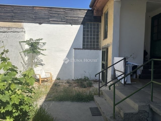 Eladó családi ház, Budapesten, XVIII. kerületben 35.5 M Ft