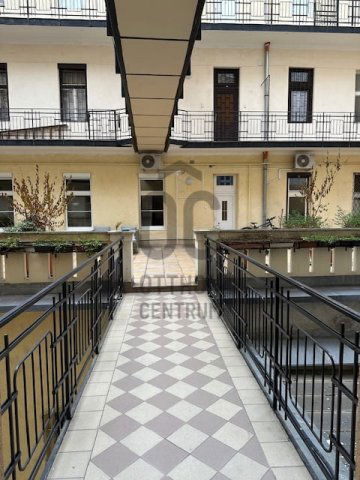 Eladó téglalakás, Budapesten, VI. kerületben 119 M Ft, 3 szobás