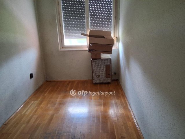 Eladó panellakás, Lentiben 25 M Ft, 1+2 szobás