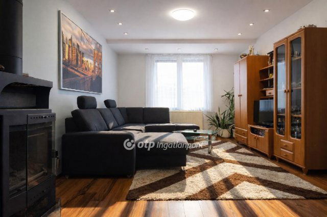 Eladó téglalakás, Tapolcán 66 M Ft, 3 szobás