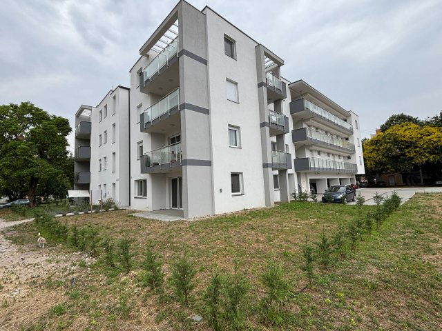 Eladó téglalakás, Tatán 89 M Ft, 4 szobás