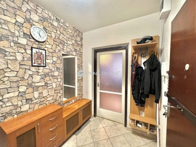 Eladó panellakás, Veszprémben 50 M Ft, 2 szobás