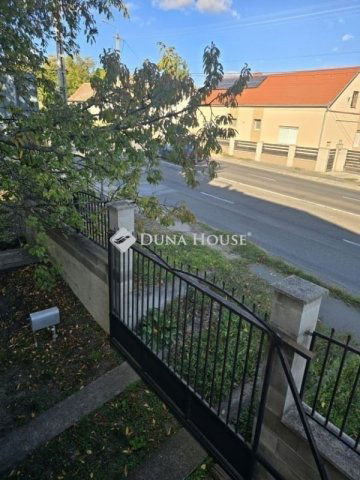 Eladó családi ház, Pécsett 44.9 M Ft, 3 szobás