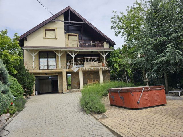 Eladó családi ház, Pócsmegyeren 259 M Ft, 6 szobás