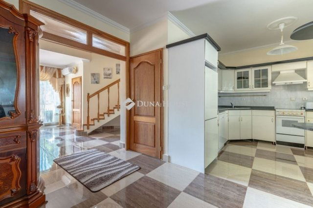 Eladó sorház, Siófokon 159.9 M Ft, 6 szobás