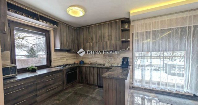 Eladó családi ház, Zamárdiban 184 M Ft, 8 szobás