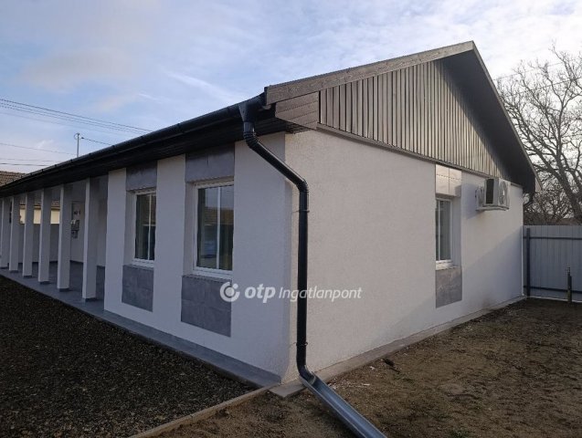 Eladó családi ház, Jászfényszarun 45.9 M Ft, 2+1 szobás