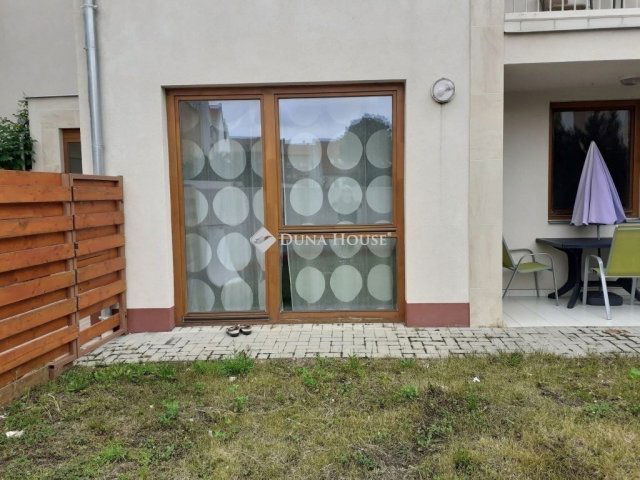 Eladó téglalakás, Pécsett 64 M Ft, 2 szobás