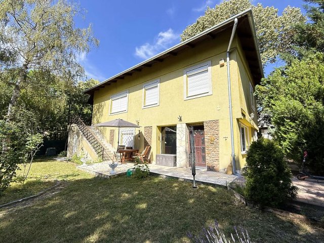Eladó családi ház, Szentendrén 139.9 M Ft, 5 szobás