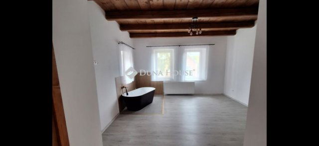 Eladó családi ház, Vértesacsán 89.9 M Ft, 4 szobás