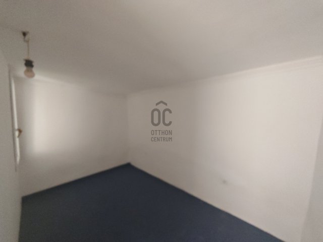 Eladó családi ház, Esztergomban 41.9 M Ft, 4 szobás
