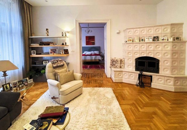 Eladó családi ház, Debrecenben 405 M Ft, 10 szobás