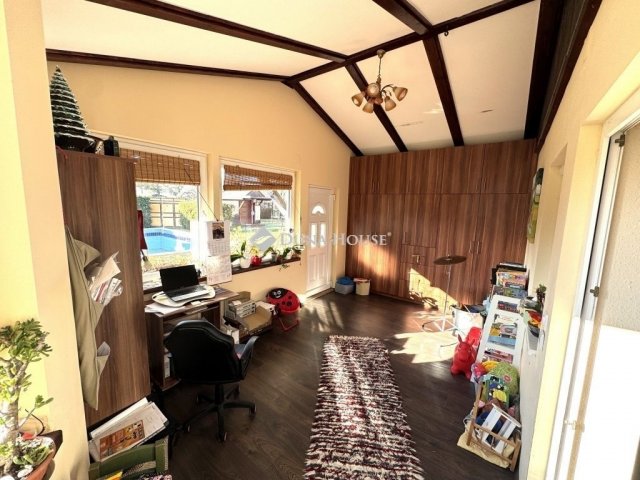 Eladó családi ház, Esztergomban 109.9 M Ft, 4 szobás