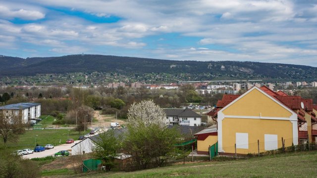 Eladó családi ház, Tatabányán 105.9 M Ft, 3 szobás