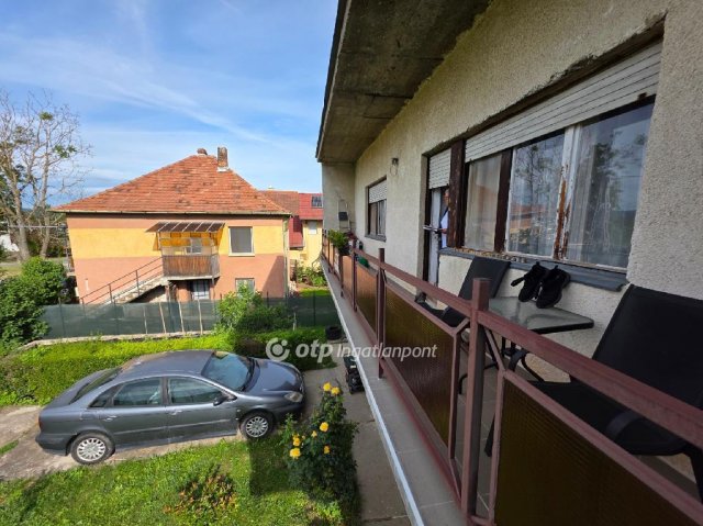 Eladó családi ház, Ürömön 124.9 M Ft, 5+1 szobás