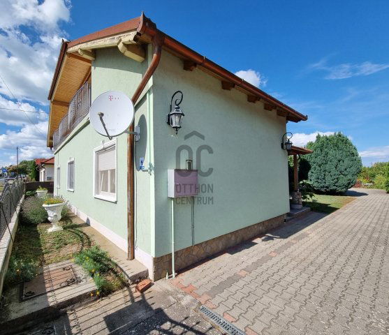 Eladó családi ház, Balatonbogláron 149.9 M Ft, 7 szobás