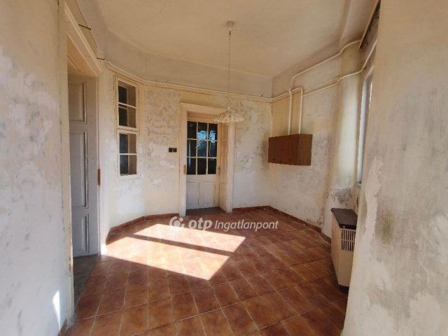 Eladó téglalakás, Kunszentmártonban 7.5 M Ft, 2 szobás