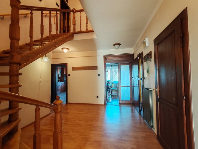 Eladó téglalakás, Szolnokon 59 M Ft, 5 szobás