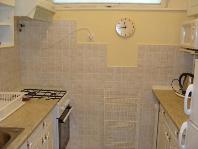 Kiadó téglalakás, albérlet, Pécsett, Alkotmány utcában