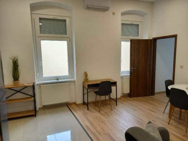 Kiadó téglalakás, albérlet, Pécsett 220 E Ft / hó, 2 szobás