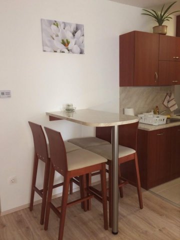 Kiadó téglalakás, albérlet, Pécsett, Antal utcában, 3 szobás