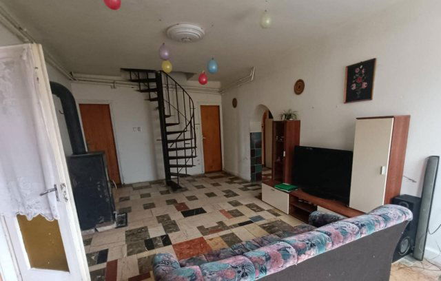 Eladó családi ház, Siklóson 39.9 M Ft, 6 szobás