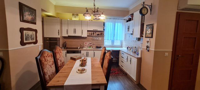 Eladó téglalakás, Dunaújvárosban 44 M Ft, 3 szobás