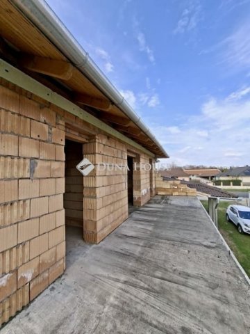Eladó családi ház, Mohácson 54.99 M Ft, 8 szobás