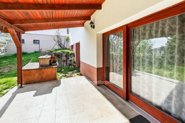 Eladó családi ház, Tinnyén 134 M Ft, 4 szobás