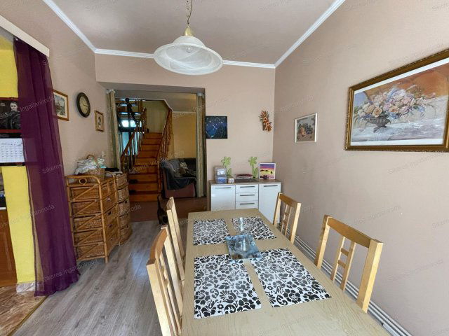 Eladó családi ház, Ácson 64.999 M Ft, 5 szobás