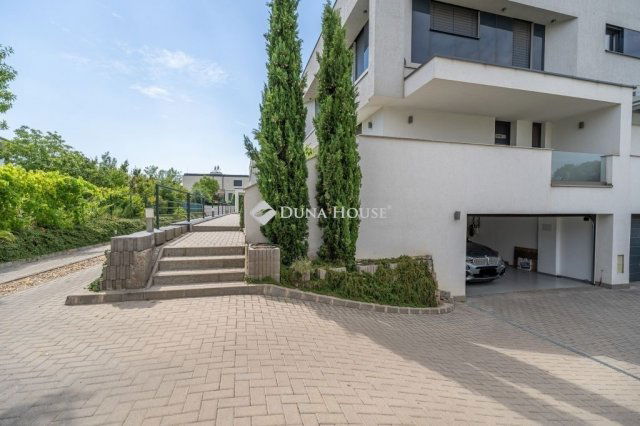 Eladó ikerház, Budapesten, XI. kerületben 390 M Ft, 1 szobás