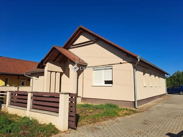 Kiadó családi ház, albérlet, Baksán 380 E Ft / hó, 5 szobás