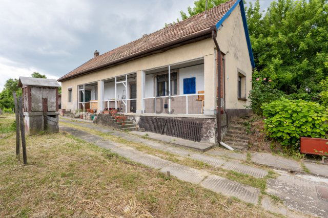Eladó családi ház, Kápolnásnyéken 51.9 M Ft, 3 szobás