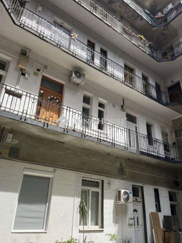 Eladó téglalakás, Budapesten, VII. kerületben, István utcában