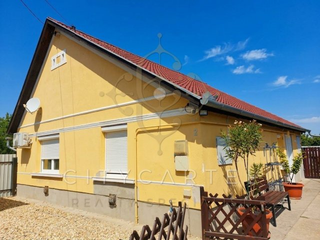 Eladó családi ház, Dunaföldváron 35 M Ft, 2 szobás