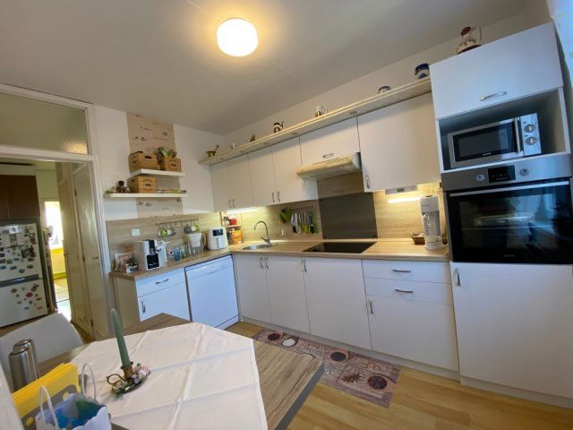 Eladó panellakás, Pécsett 61.9 M Ft, 4 szobás