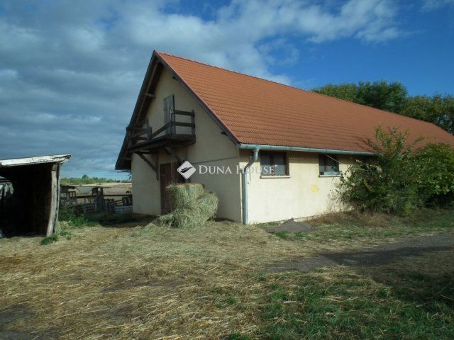 Eladó mezogazdasagi ingatlan, Nagytarcsán 99 M Ft, 1 szobás