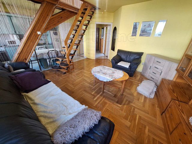 Eladó téglalakás, Kaposváron 42.5 M Ft, 7+1 szobás