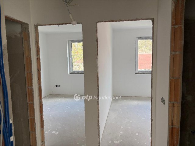 Eladó téglalakás, Balatonakarattyán 136.9 M Ft, 4 szobás