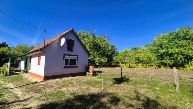 Eladó családi ház, Kecskeméten 22.7 M Ft, 2 szobás