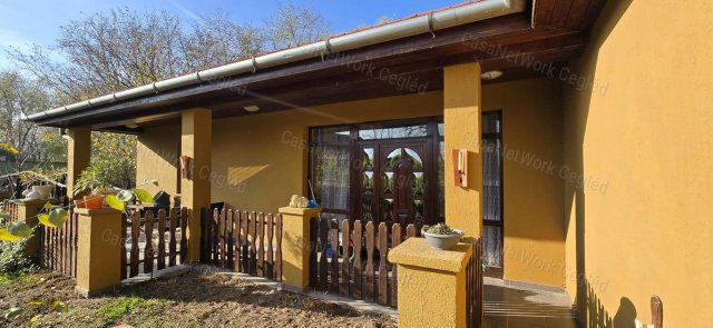 Eladó családi ház, Cegléden 75 M Ft, 3 szobás