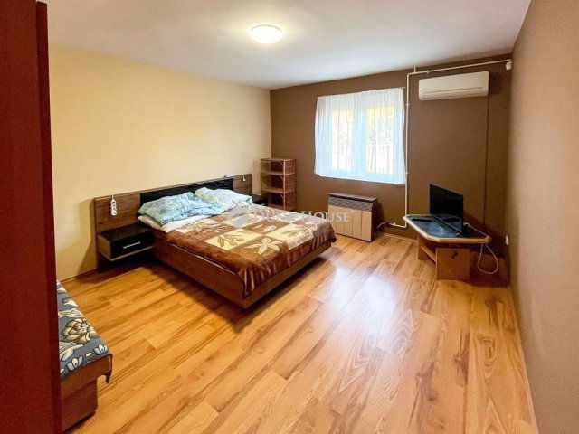 Eladó családi ház, Siófokon 195 M Ft, 12 szobás