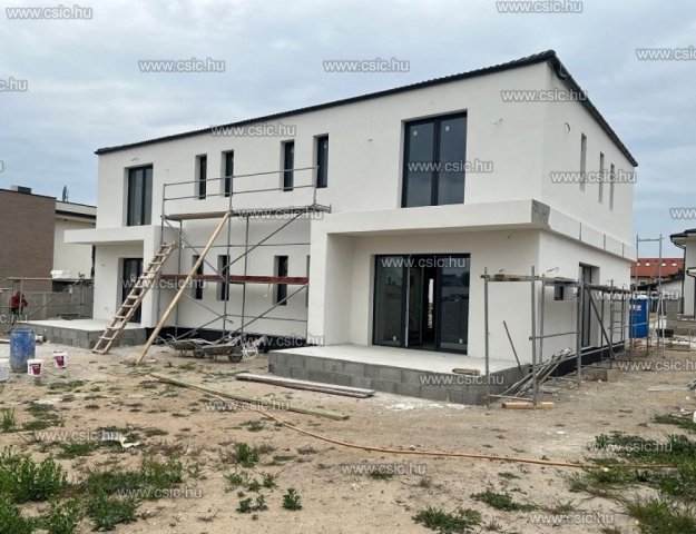 Eladó ikerház, Budapesten, XVIII. kerületben 149.9 M Ft, 5 szobás