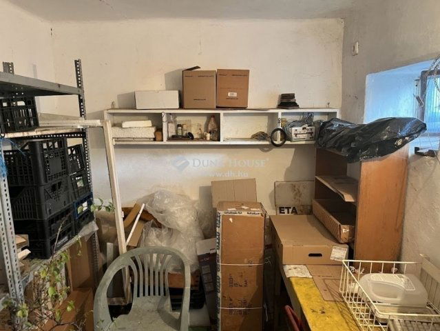 Eladó családi ház, Pécsett 82.9 M Ft, 2 szobás