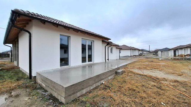 Eladó ikerház, Taksonyon 89.3 M Ft, 4 szobás