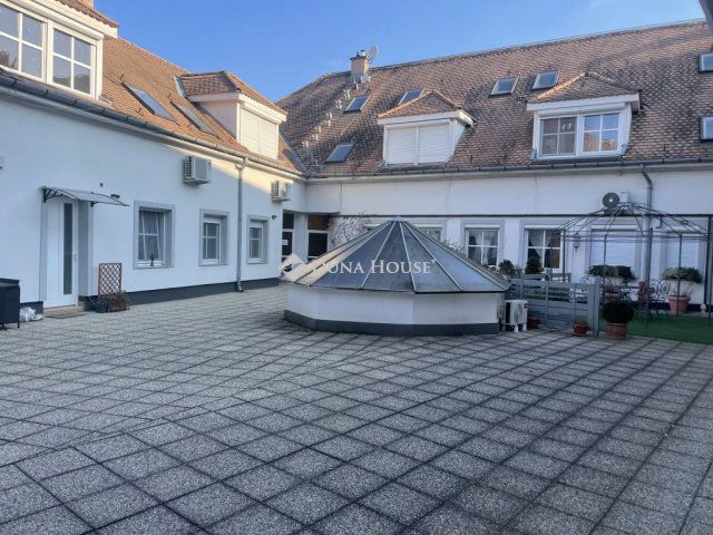 Eladó téglalakás, Vácon 87.5 M Ft, 4 szobás
