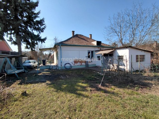 Eladó családi ház, Tárnokon 54.9 M Ft, 3 szobás