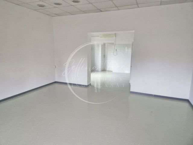 Eladó téglalakás, Pécsett, Komlói úton 29 M Ft, 2+2 szobás