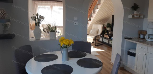 Eladó családi ház, Martfűn 79.5 M Ft, 4+1 szobás